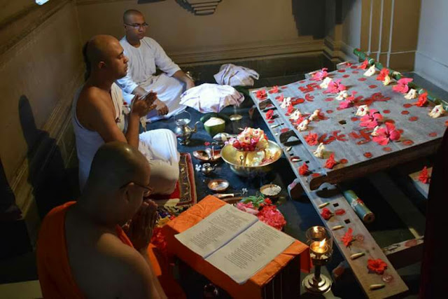 জন্মাষ্ঠমী তিথিতে  বেলুড়মঠে শ্রীশ্রী দেবীদূর্গার কাঠামো পূজা।