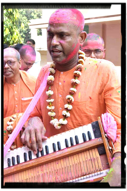 Basanta Utsav (Holi) BELUR MATH,ASIS MAHARAJ